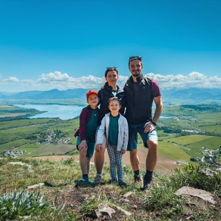 Přejeme všem parádní rok 2025 plný zdraví, super vztahů a pořádných zážitků!💚 “Každý člověk má dva životy a ten druhý...